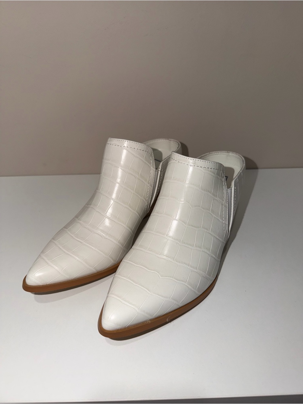 ShuShop White Croc-Embossed Pointed Slip-On Mules
